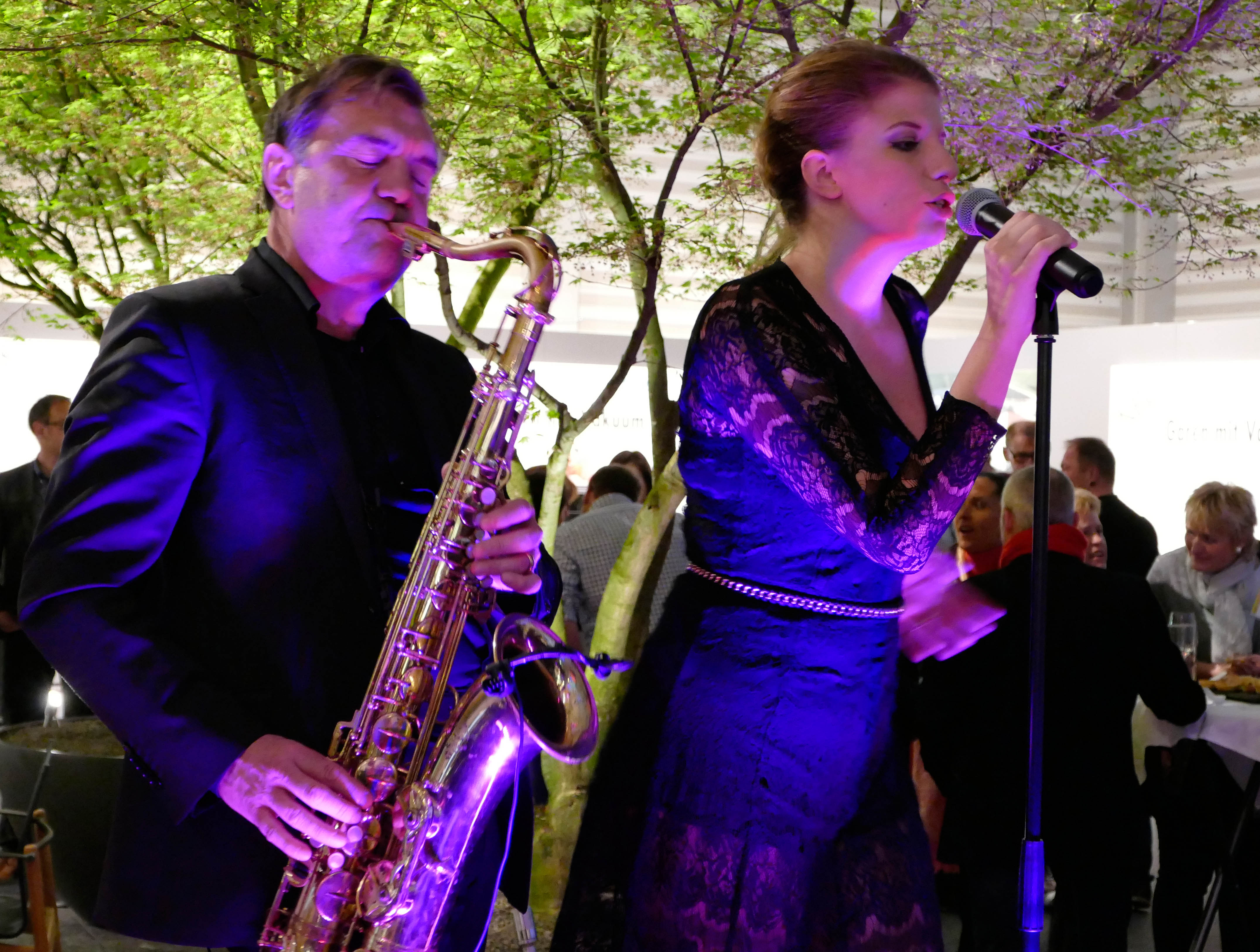 Sängerin und Saxofonist